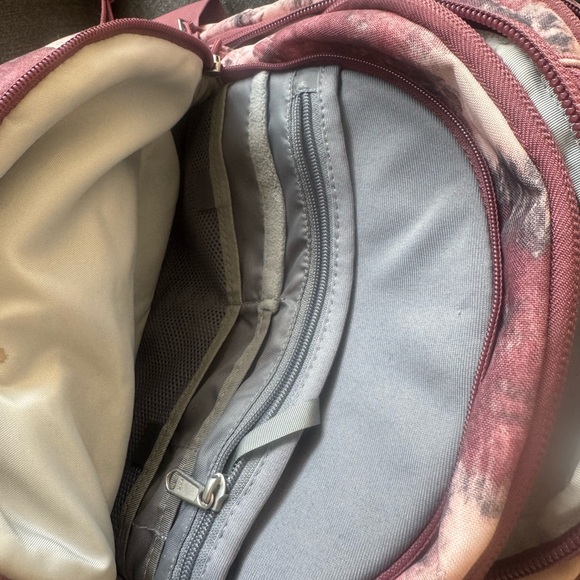 The North Face women’s Surge commuter laptop backpack. - Picture 5 of 9